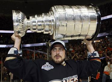 Selanne with Cup